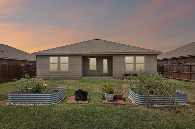 Building Photo - 3/2 in Magnolia Master Planned Community!