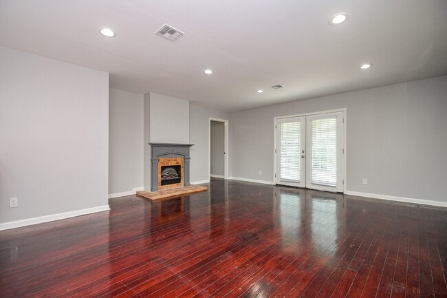 Building Photo - 5209 De Milo Dr