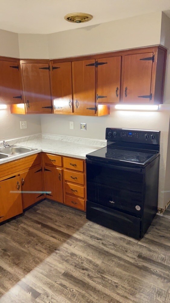 Building Photo - 536 S Main St