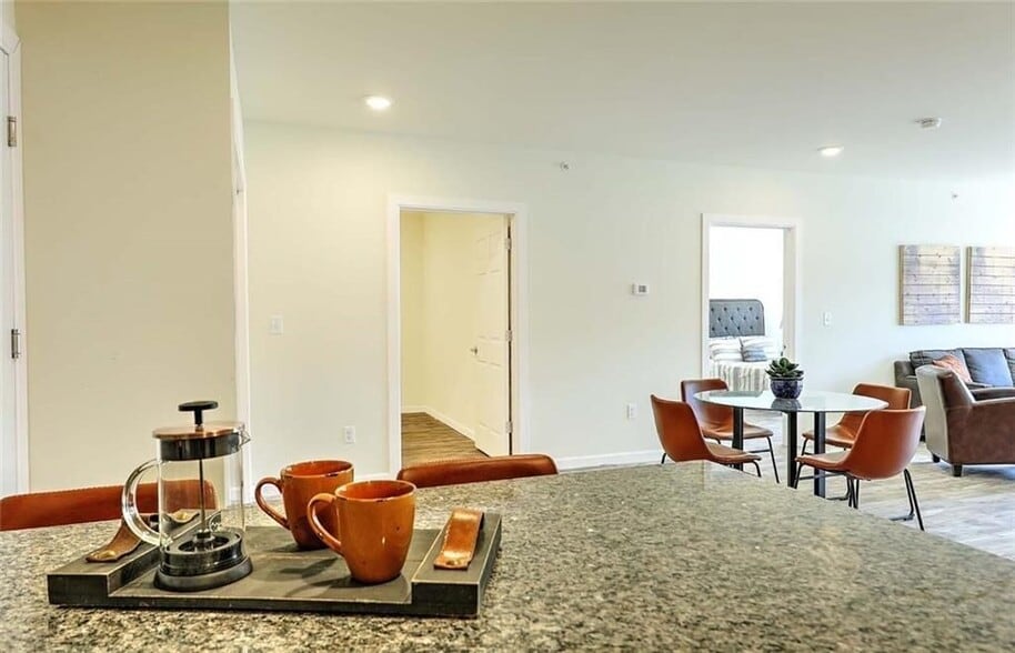 Primary Photo - 327 Pine St