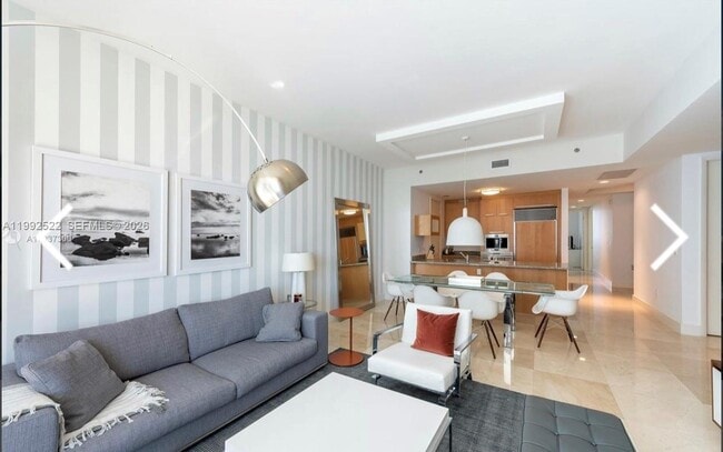 Building Photo - 16001 Collins Ave