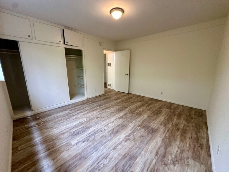 Building Photo - 12301-12307 Pacific Ave