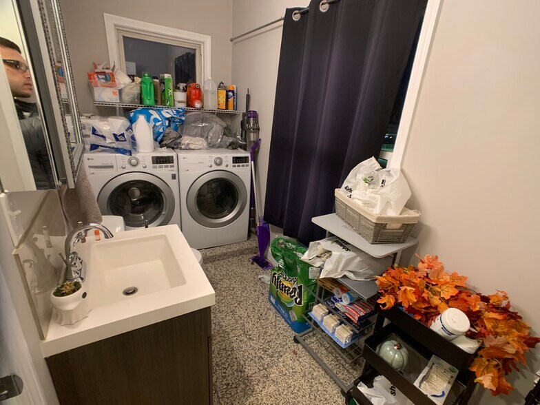 Building Photo - 78 Linden St