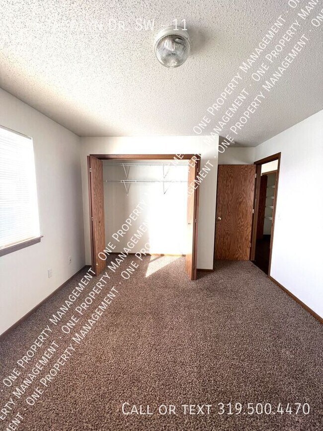 Building Photo - 136 Jacolyn Dr SW