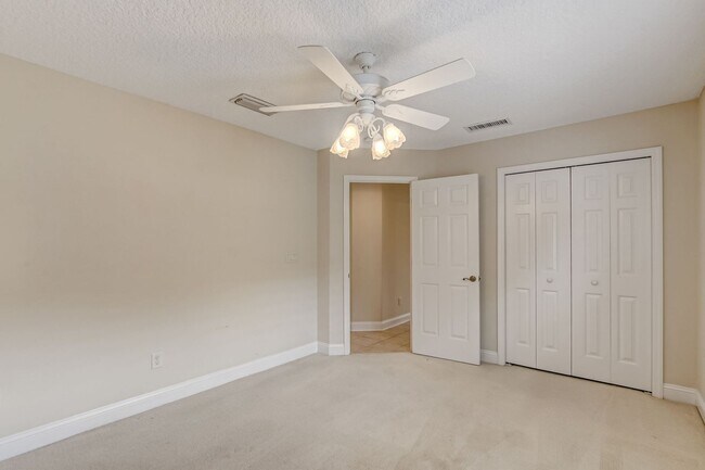 Building Photo - Lake  & Golf Course View Home in North Hampton