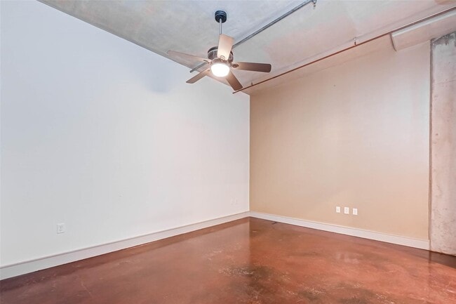 Building Photo - 1616 Fountain View Dr