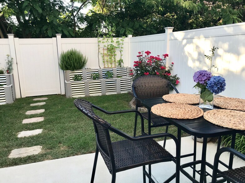 Building Photo - 7571 Villa Ct