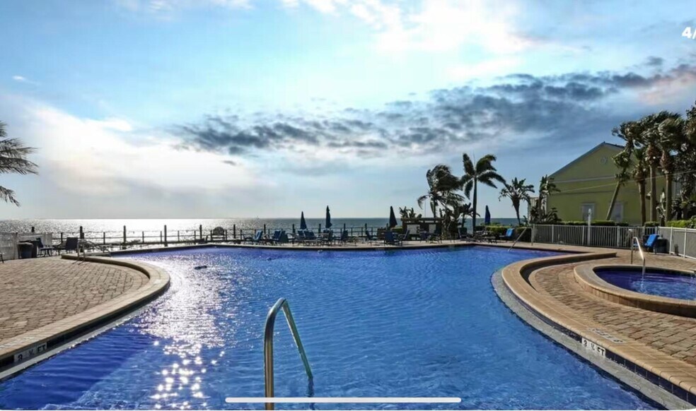 Building Photo - 4945 Coquina Key Dr SE