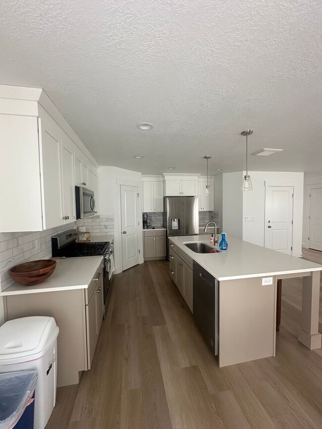 Building Photo - Absolutely STUNNING Home in Lehi!!!