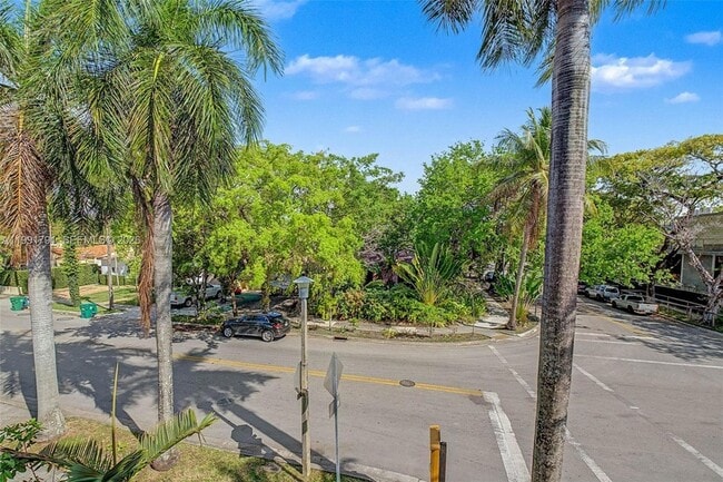 Building Photo - 694 NE 76th St