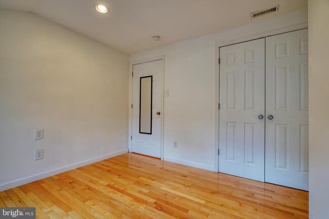 Building Photo - 1029 Booth St