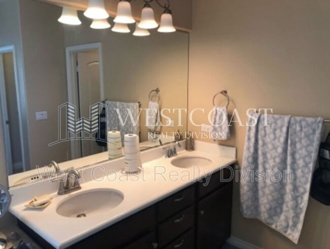 Building Photo - 31834 Tamarack Ct
