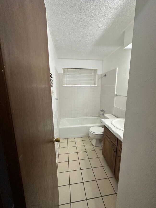 Building Photo - 4808 S Dimple Dr