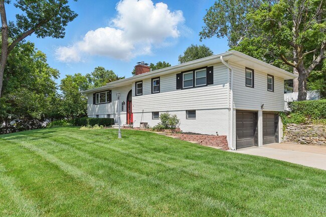 Building Photo - Spacious 4-Bedroom Home for Rent in Desira...