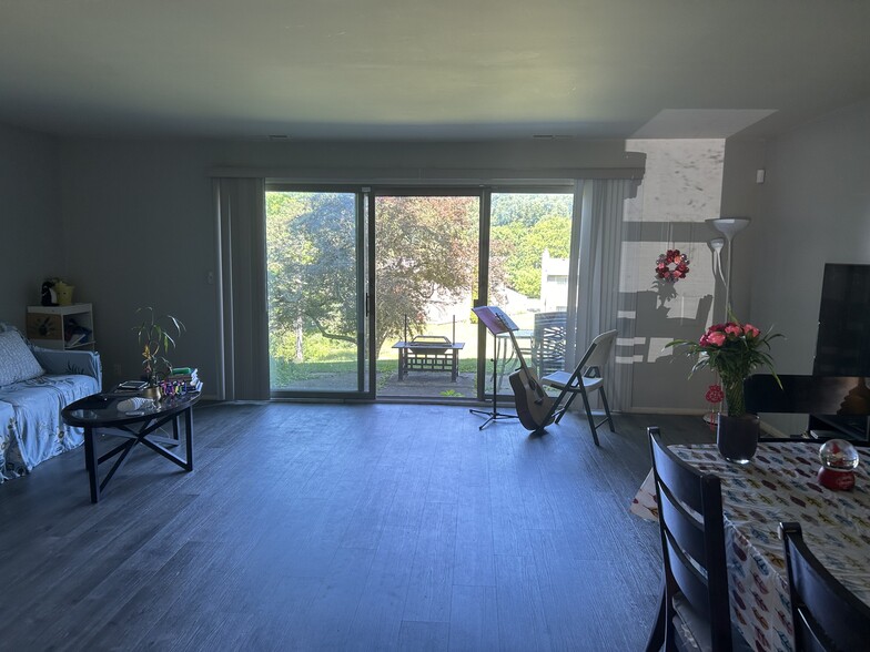 Building Photo - 779 Watersedge Dr