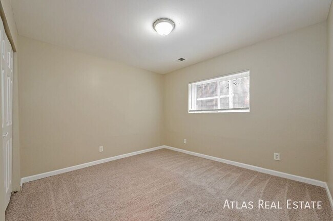 Building Photo - 4650 Vine St