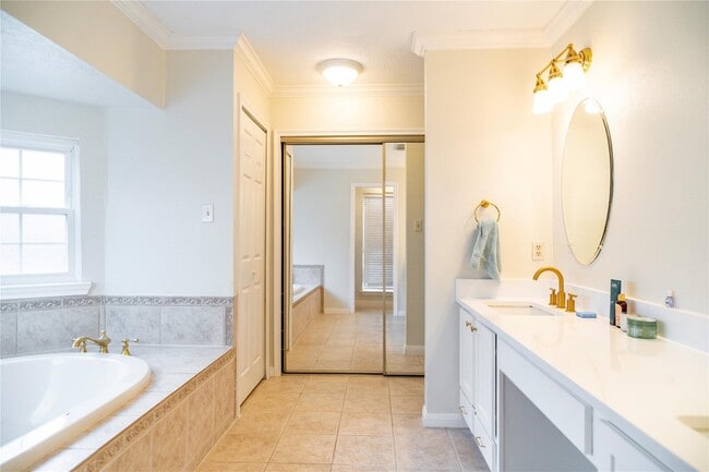 Building Photo - 18310 Spellbrook Dr