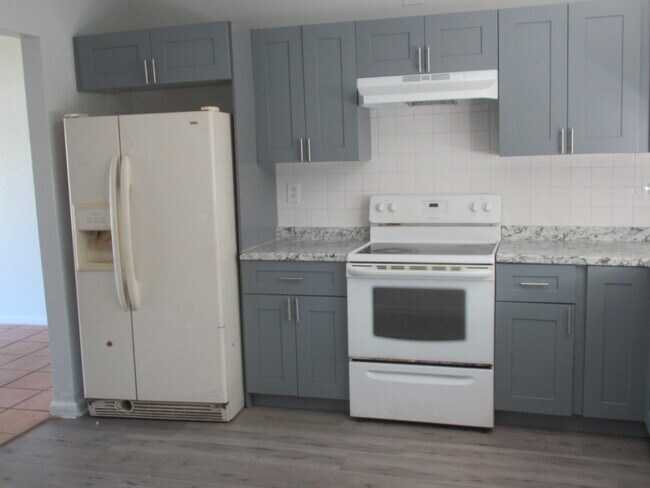 Building Photo - 1221 SW 11th Ave