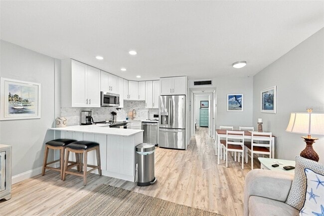 Building Photo - 7151 Sunset Way