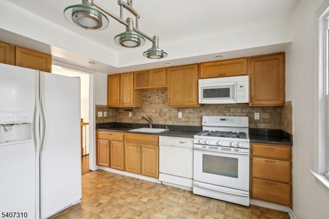 Building Photo - 254 Darlington Ave