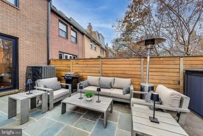 Building Photo - 117 Quay St