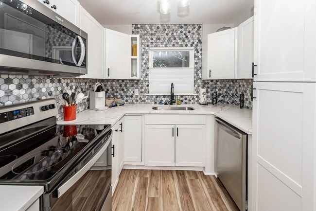 Building Photo - 1511 Larry St