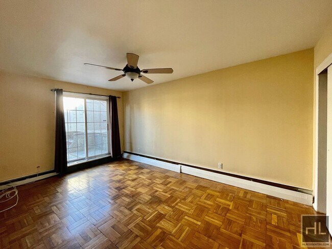 Building Photo - Large 1 bedroom with private patio