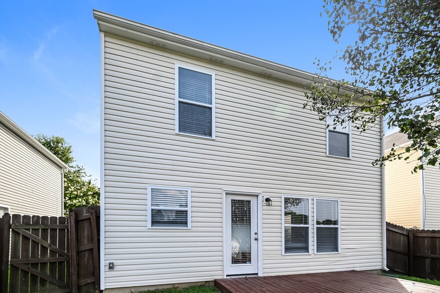 Building Photo - 831 Littleton Dr