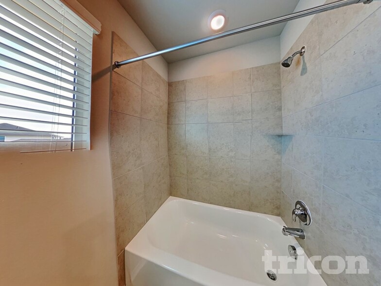 Building Photo - 5100 Saddle Clb Dr