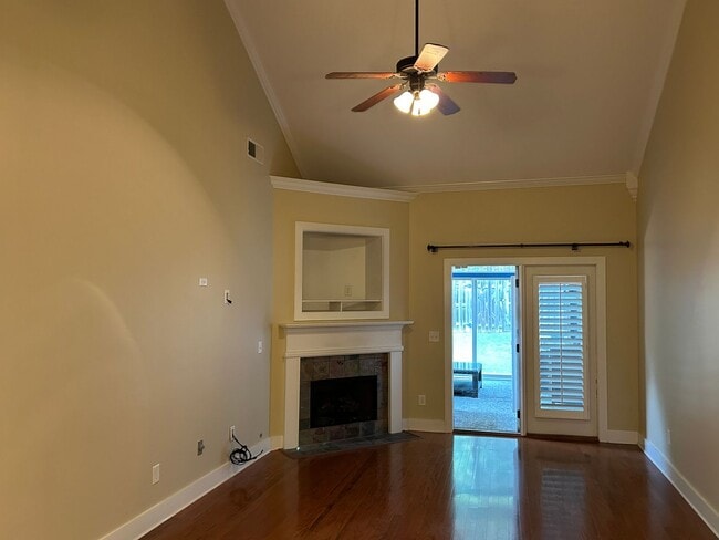 Building Photo - 122 Singapore Cir