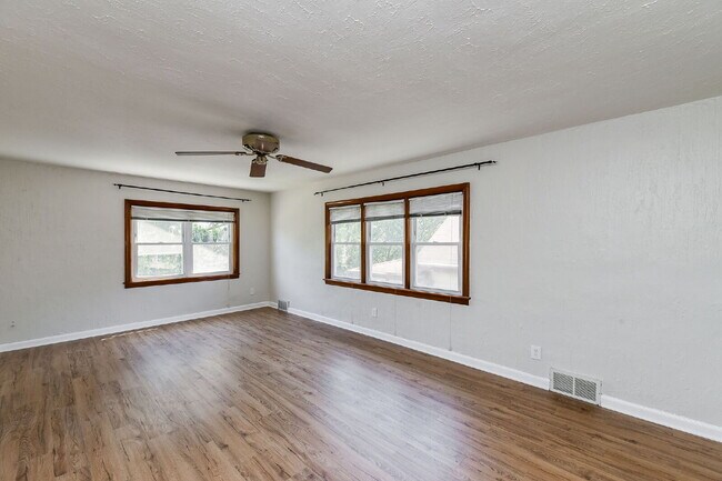Building Photo - Charming 3-Bedroom with 2 Full Baths in the Heart of Lemont