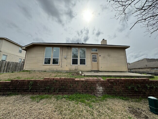 Building Photo - Enjoy living in this single story 3 bedroom+office that has a closet so it could be a 4th bedroom...