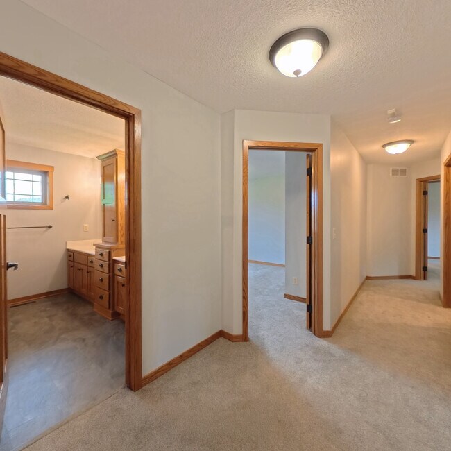 Building Photo - 11956 Castle Rock Ct N