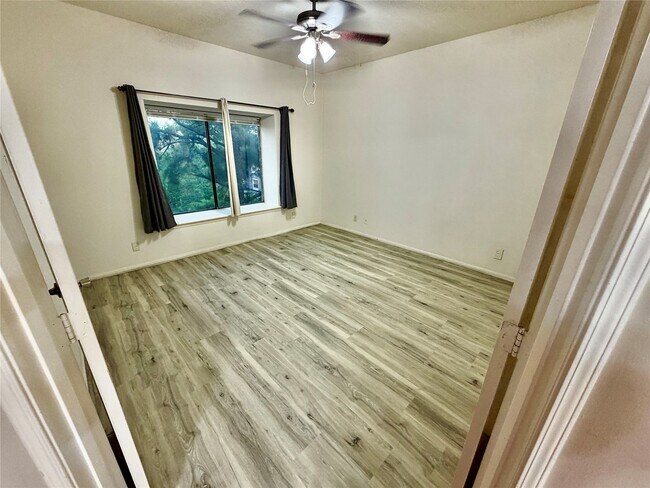 Building Photo - 2213 S Braeswood Blvd