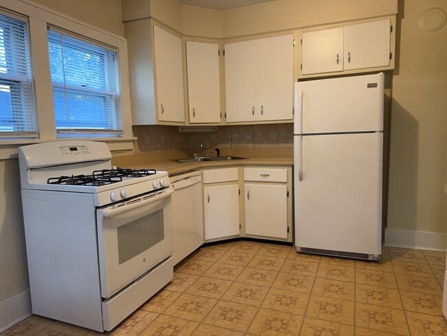 Building Photo - 115 W Crystal Lake Ave