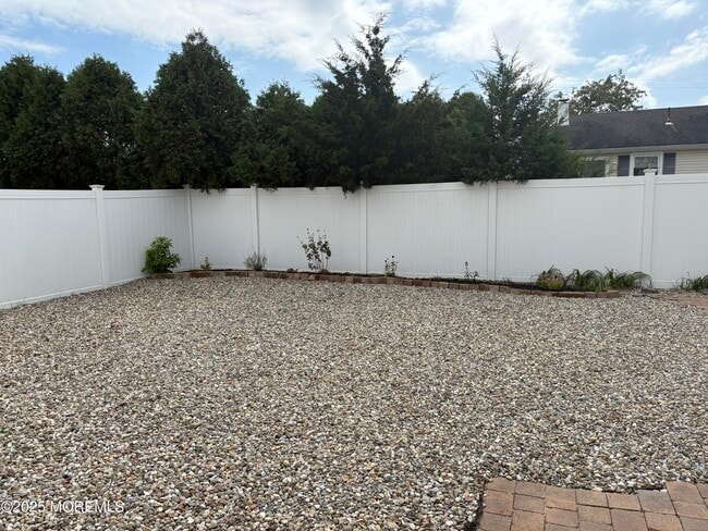 Building Photo - 201 Riviera Dr