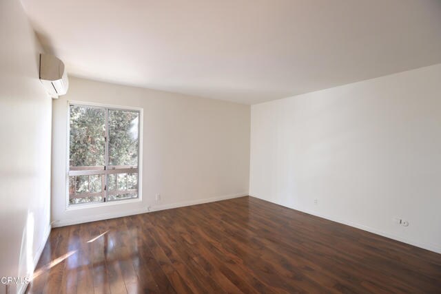 Building Photo - 1127 E Del Mar Blvd