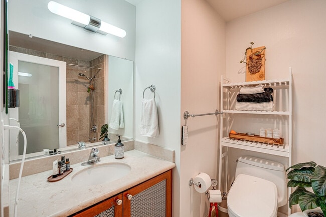 Building Photo - 661 5th St