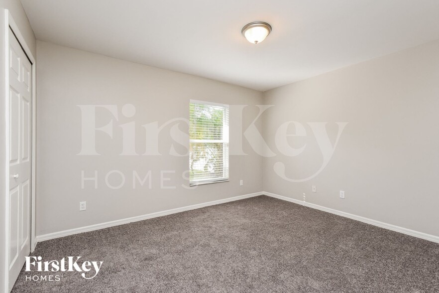 Building Photo - 120 SE 46th St