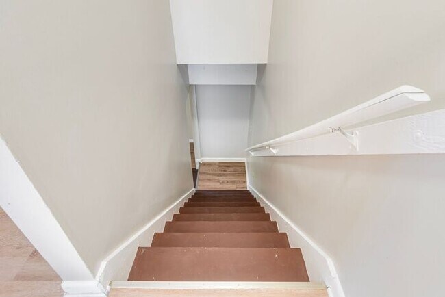 Building Photo - Charming 3-Bedroom 1.5 Bath Oasis in Bellevue