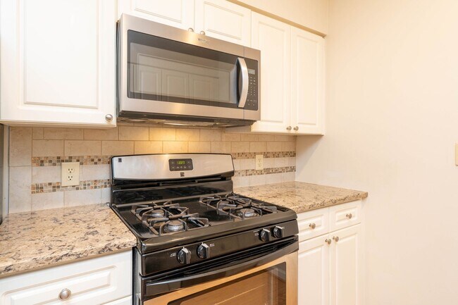 Building Photo - 1 BR 1 BA Condo in Reston