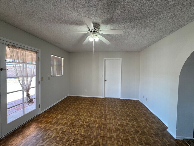 Building Photo - 3BR 2Ba home w/Large Fenced yard with RV g...