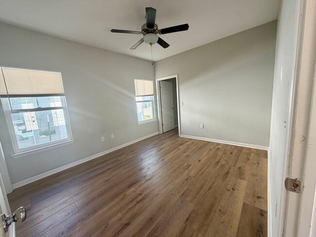 Building Photo - *** MOVE IN SPECIAL *** 3 BED 2 BATH