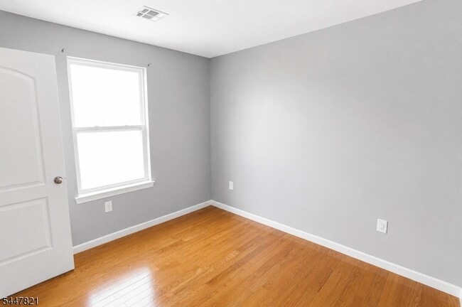 Building Photo - 572 S 11th St
