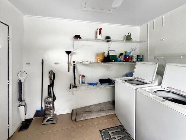 Building Photo - Spellbound in the Sunshine – Cozy 1BR with...