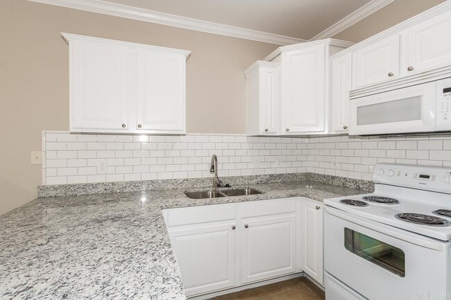 Building Photo - 1216 Sadie Dr