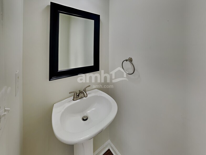 Building Photo - 8616 Warwick Crest Ln