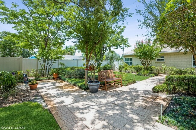 Building Photo - Spacious Cottage in College Park