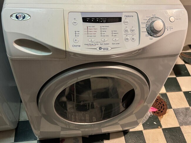 Building Photo - AVAILABLE June 1st! Spacious and Updated 2 Bedroom, 1.5 Bathroom Townhome