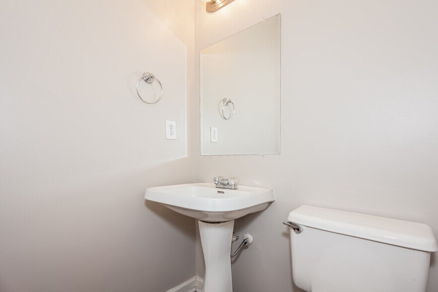 Building Photo - 10421 Henbane Ct